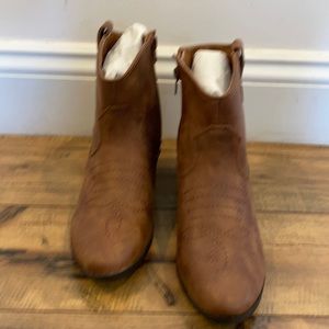 True Craft Women’s Cognac Low-cut Boots